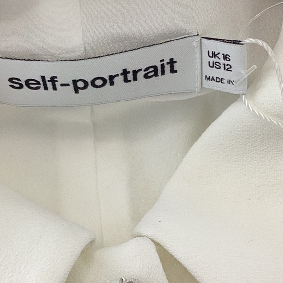 Self-Portrait
Button up vest top sleeveless with placket in white - Picture 12 of 12